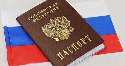 Владимир Путин - Михаил Подоляк - "Метка изгоя": в ОП отреагировали на начало выдачи паспортов РФ на юге Украины - focus.ua - Россия - Украина - Запорожская обл. - Херсонская обл. - Гражданство