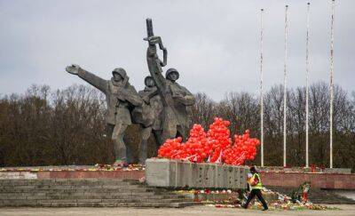 В Латвии хотят обязать муниципальные власти до 15 ноября снести советские памятники: сейм сделал первый шаг - unn.com.ua - Украина - Киев - Рига - Латвия