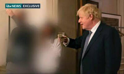 Борис Джонсон - Джонсон отказался уходить в отставку после публикации доклада о вечеринках во время пандемии - rbnews.uk - Лондон