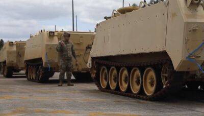 У США показали, як вантажать бронетранспортери M113 для України - vchaspik.ua - США - Украина - Данія