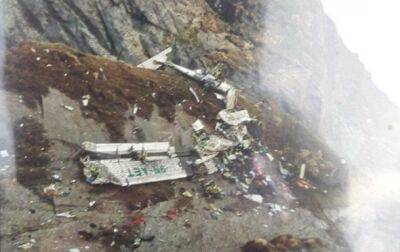 В Непале врезался в гору самолет с 22 пассажирами на борту - korrespondent.net - Китай - Украина - Германия - Индия - Чунцин - Непал