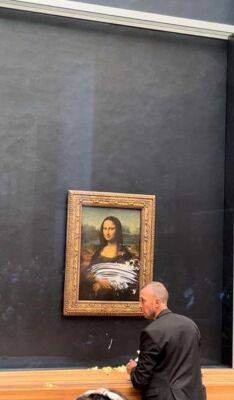 Мона Лиза - Леонардо Да-Винч - В парижском Лувре совершено нападение на знаменитую "Джоконду" Леонардо да Винчи - lenta.ua - Украина - Франция - Париж - Экология