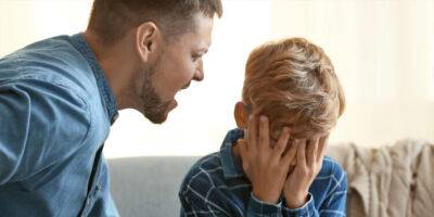 Суровое воспитание приводит к эмоциональным проблемам у детей - rbnews.uk