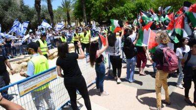 Авигдор Либерман - Эли Коэн - Кнессет обсудит запрет на демонстрацию палестинских флагов в университетах Израиля - vesty.co.il - Израиль - Палестина - Беэр-Шевы