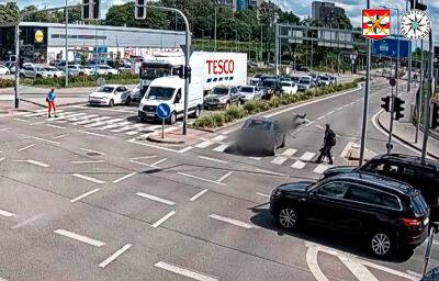 Чешская полиция показала видео жуткого ДТП с пешеходом - vinegret.cz - Чехия - Брно