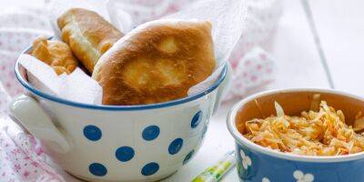 С капустой или картошкой. Простой рецепт домашних пирожков, как у бабушки - nv.ua - Украина