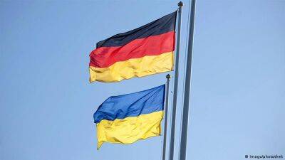 У Берліні заборонили українські та російські прапори на заходах 8-9 травня: реакція посла - vchaspik.ua - Украина - місто Берлін