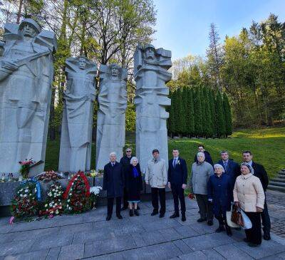 В Литве почтили память советских солдат, погибших во время Великой Отечественной войны - obzor.lt - Россия - Белоруссия - Литва - Вильнюс - Клайпеда