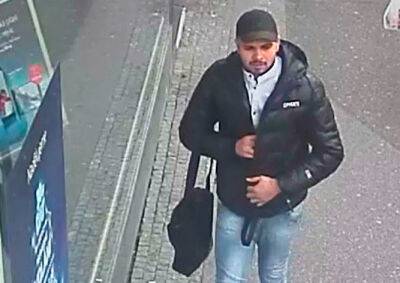 Видео: в центре Праги вор средь бела дня залез в чужое авто - vinegret.cz - Чехия - Прага