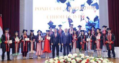 Ольга Маджлиси - 17 выпускников Таджикского государственного медицинского университета получили диплом с отличием - dialog.tj - Таджикистан