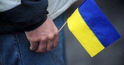 Виновный в нападении на юношу с украинским флагом получил 200 часов принудительных работ - rus.delfi.lv - Рига - Латвия