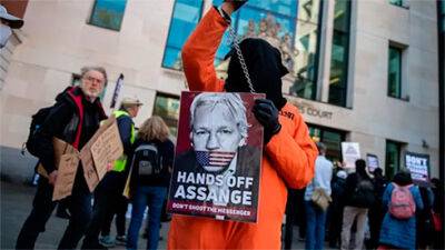Джулиан Ассанж - Прити Пател - Глава WikiLeaks Джулиан Ассанж должен быть экстрадирован в США, заявила министр внутренних дел Великобритании - bin.ua - США - Украина - Англия - Лондон - Ирак - Афганистан - Эквадор