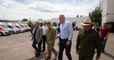 Виталий Кличко - Кличко сообщил, что Киев получил от партнеров и благотворителей еще 17 скорых, 2 современных томографа и спецтехнику - dsnews.ua - Россия - Украина - Киев - Киев