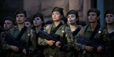 Полный перечень. Женщины каких профессий обязаны стать на военный учет - nv.ua - Украина