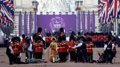 Елизавета II - Полиция задержала пытавшихся сорвать шествие в честь Платинового юбилея - rbnews.uk - Англия