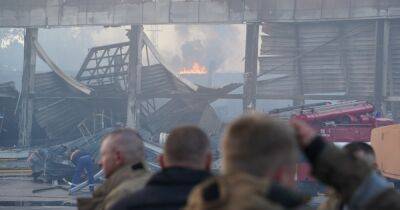 "Мой магазин сгорел, ничего не осталось": очевидцы трагедии в ТРЦ в Кременчуге делятся своими историями - focus.ua - Россия - Украина - Кременчуг
