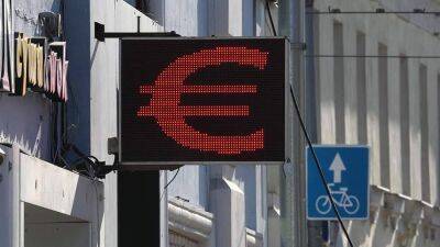 Вячеслав Володин - Курс евро на Мосбирже опустился ниже 54 рублей впервые с апреля 2015 года - smartmoney.one - Россия