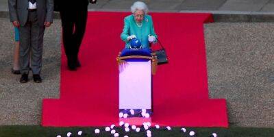 принц Уильям - Елизавета II - Кейт Миддлтон - принц Луи - Елизавета Королева (Ii) - В честь 70-летия на троне. Королева Елизавета торжественно зажгла юбилейный маяк - nv.ua - Украина - Англия