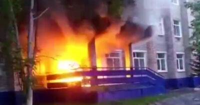 В России на Дальнем Востоке подожгли здание Росгвардии (ВИДЕО) - dsnews.ua - Россия - Украина