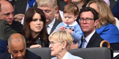 принц Уильям - принц Чарльз - Кейт Миддлтон - королева Елизавета - принцесса Евгения - Впервые показала лицо Огаста. Принцесса Евгения поделилась видео с годовалым сыном на празднике в честь бабушки - nv.ua - Украина - Англия