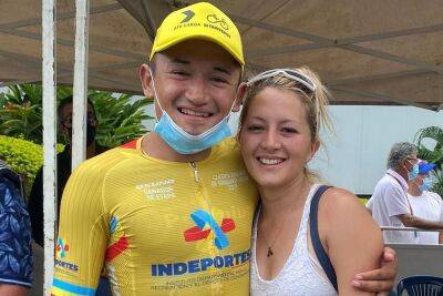 Велогонщик после победы в заезде сбил собственную жену. ВИДЕО - sport.ru - Колумбия - Другие