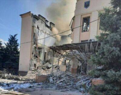 У Лисичанську повністю зруйновано будівлю ВЦА і не тільки: нові фото - vchaspik.ua - Украина - місто Лисичанськ
