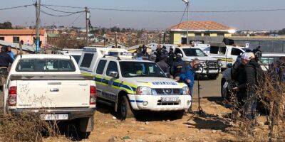 Вблизи Йоханнесбурга по меньшей мере 14 человек погибли в результате массовой стрельбы в баре - nv.ua - Украина - Юар - Йоханнесбург