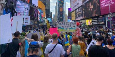 Якуб Кулганек - Сотни людей вышли на улицы Нью-Йорка, чтобы напомнить, что война в Украине продолжается - nv.ua - Россия - США - Украина - Вашингтон - New York - Нью-Йорк - Чехия - Нью-Йорк
