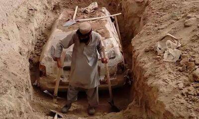 Таліби розкопали заховане авто легендарного засновника свого руху - lenta.ua - США - Украина - Афганістан - Кабул
