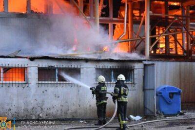 Масштабный пожар на складе после удара по Одессе потушили: фото последствий - ru.slovoidilo.ua - Россия - Украина - Одесса