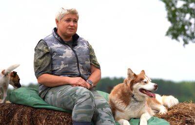 История одной семьи, которая из города уехала в деревню и спасает собак. Рубрика «Хорошие люди» - ont.by - Белоруссия
