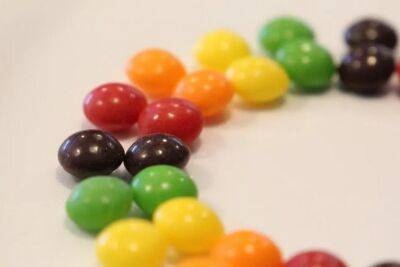 В популярных конфетах обнаружен опасный для ДНК токсин - obzor.lt - США - шт. Калифорния