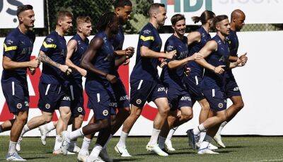 Фенербахче взял на матч с Динамо 24 футболистов - sportarena.com - Киев - Турция - респ. Алтай - Стамбул