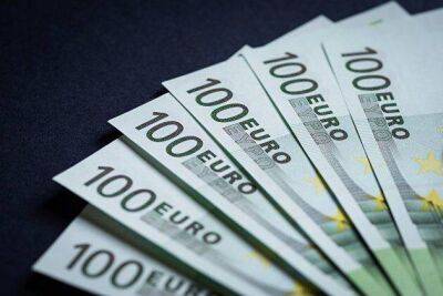 Англия - Курс евро продолжает расти к доллару в среду на ожиданиях по изменению ставки ЕЦБ - smartmoney.one - Москва - США - Англия - Москва