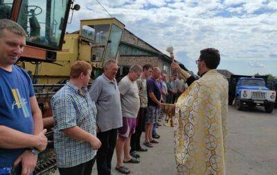 Урожай на Волыни будут собирать освященные комбайны и комбайнеры - korrespondent.net - Украина - Волынская обл.