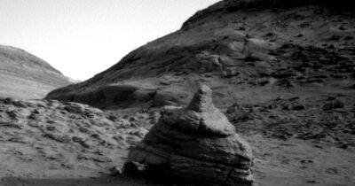Curiosity обнаружил на Марсе камень, напоминающий популярное эмодзи (фото) - focus.ua - США - Украина - Бразилия