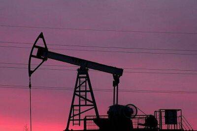 Цены на нефть замедлили падение, снижаются на 2-3% на опасениях вокруг мирового спроса - smartmoney.one - Москва - Китай - США - Венгрия