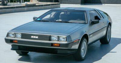 Машина времени: обнаружен культовый DeLorean DMC-12 в состоянии нового авто (фото) - focus.ua - США - Украина - Ирландия - шт. Массачусетс