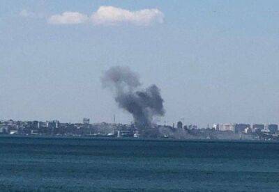 Росія атакувала Одесу крилатими ракетами, у порту масштабна пожежа (відео) - facenews.ua - Украина - Росія