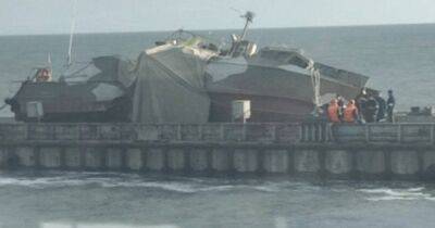 В сети показали фото поврежденного катера "Раптор" после удара по нему из Bayraktar TB2 - focus.ua - Россия - Украина