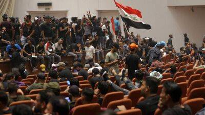 Мустафа Аль-Казый - Ирак: парламент под контролем протестующих - ru.euronews.com - Ирак - Тегеран - Багдад