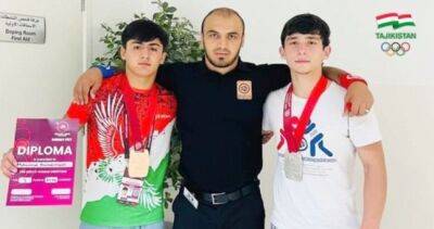 Таджикские борцы завоевали две медали в первый день Чемпионата Азии - dialog.tj - Казахстан - Ирак - Киргизия - Иран - Индия - Таджикистан - Бахрейн - Манама