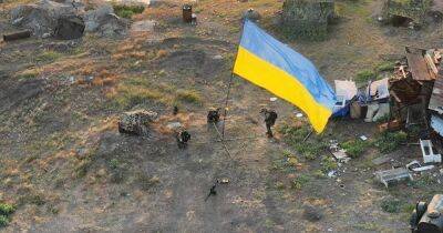 В ВСУ показали, как на Змеином снова установили украинский флаг (ФОТО) - dsnews.ua - Россия - Украина - Черное Море