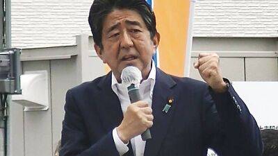 Синдзо Абэ - Фумио Кисида - Экс-премьер Японии Синдзо Абэ находится между жизнью и смертью - ru.euronews.com - Токио - Япония - Нара