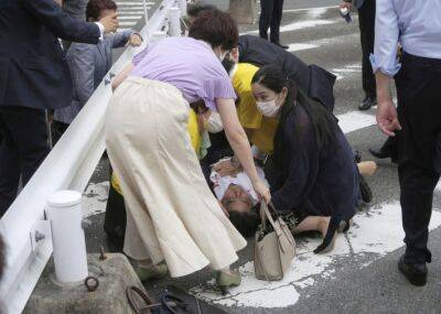 Синдзо Абэ - Фумио Кисид - В Японии произошло покушение на бывшего премьера Синдзо Абэ - obzor.lt - Япония - Нара