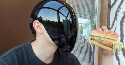 Ким Кардашьян - Демна Гвасалия - Блогер - Блогер показал, как купить бургер в инопланетной маске от Balenciaga - focus.ua - США - Украина - Париж