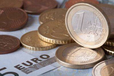 Средний курс евро со сроком расчетов "завтра" по итогам торгов составил 62,4167 руб. - smartmoney.one