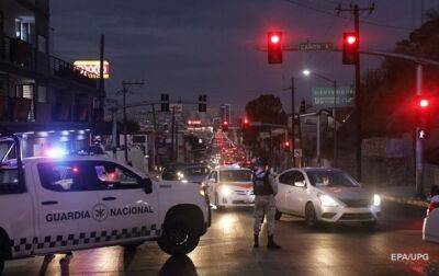 В Мексике из-за конфликта двух картелей на улицах убивают людей и жгут авто - korrespondent - Украина - Мексика - Война