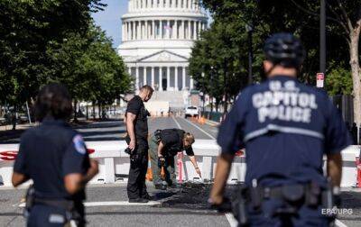 Дональд Трамп - Вооруженный мужчина протаранил ограждение Капитолия в Вашингтоне - korrespondent - США - Украина - Вашингтон