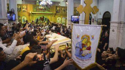 В Каире простились с 41 жертвой пожара в церкви - ru.euronews.com - Египет - Каир
